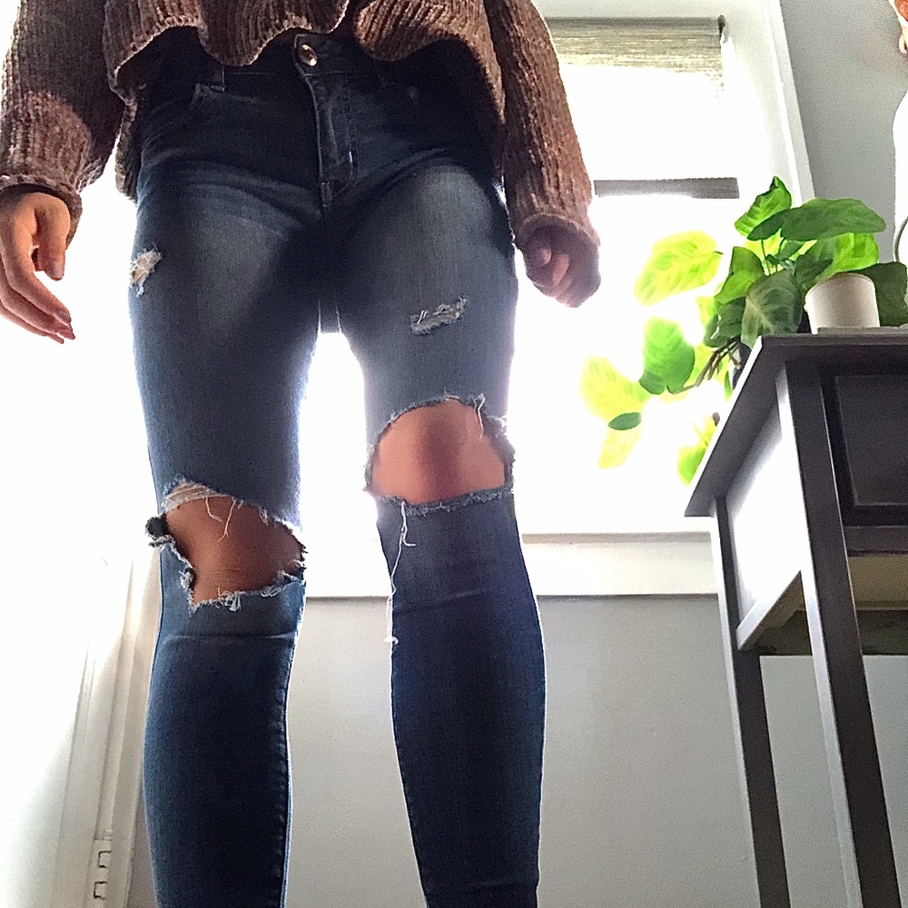 American Eagle Ripped Skinny Jeans!!